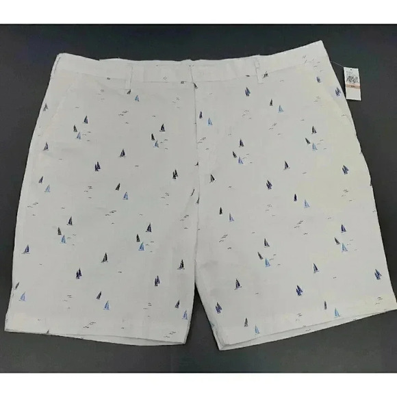 Izod Advantage Performance Sailboat Print Flat Front Shorts Men's Size 42 NWT - Picture 1 of 8